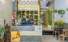 Nice House Hotel - Near My Khe Beach